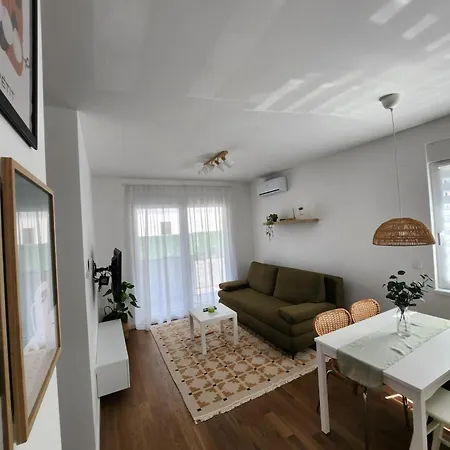 Endorfin - Modern Close To Airport Apartment *